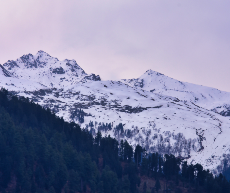 Majestic Winter Escapes: The 10 Most Breathtaking Snow Destinations You Must Experience in the Kashmir Valley